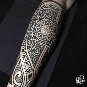 tatuaje_brazo_trdicional_logiabarcelona_willian_spindola_